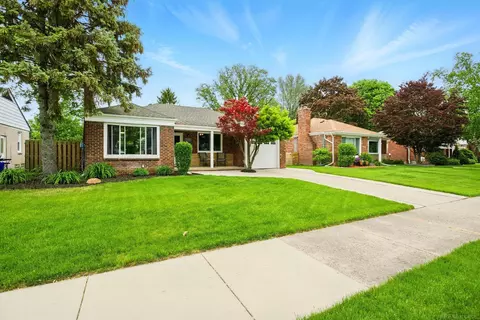 2320 Allard, Grosse Pointe Woods, MI 48236