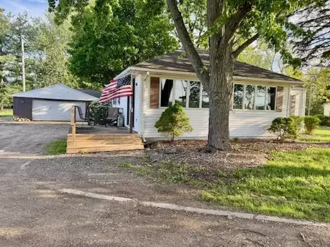 5547 Davison, Lapeer, MI 48446