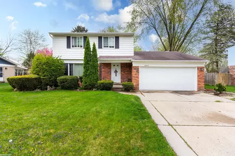 23844 Indianwood, Clinton Township, MI 48035
