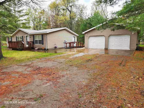 10096 Washington, Grayling, MI 49738