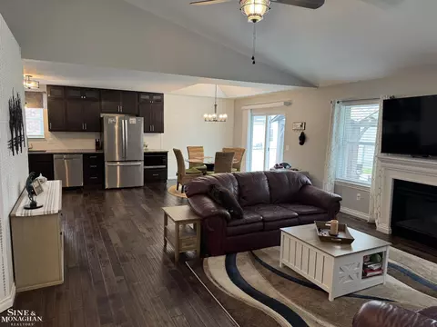 Living - 1741 Saint Clair Riv, Algonac, MI 48001 photo 3 of 4