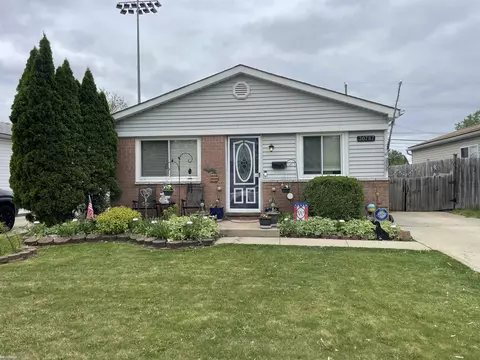 30787 Normal, Roseville, MI 48066