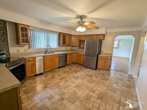 Kitchen - 555 Bellestri, Monroe, MI 48161 photo 3 of 3
