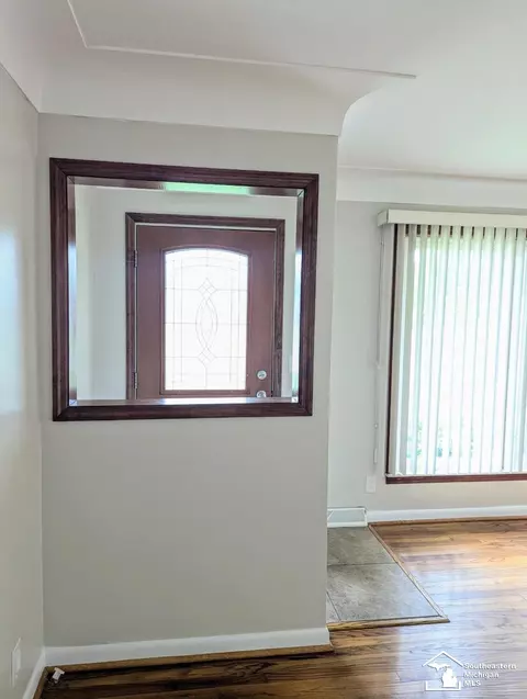 Entry Way - 555 Bellestri, Monroe, MI 48161 photo 1 of 2