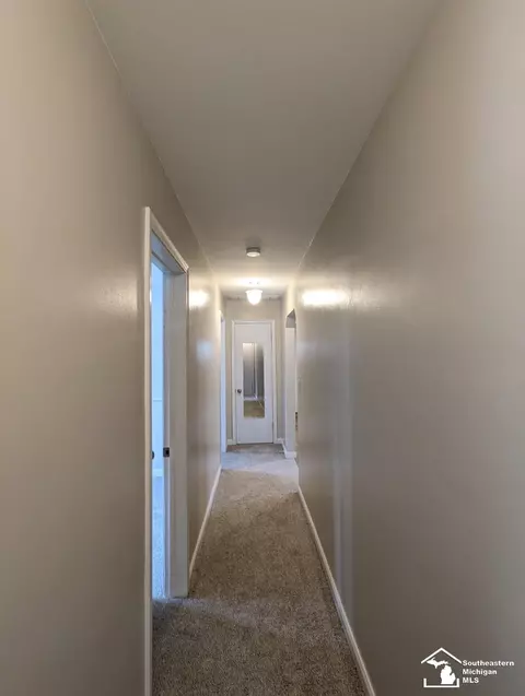 Entry Way - 555 Bellestri, Monroe, MI 48161 photo 2 of 2