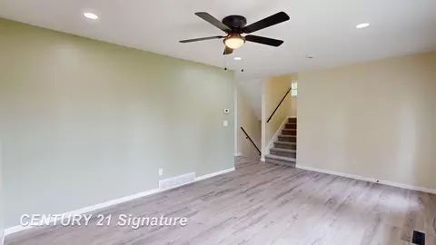 Living - 7385 Gillette, Flushing, MI 48433 photo 3 of 4