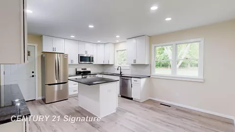 Kitchen - 7385 Gillette, Flushing, MI 48433 photo 2 of 5