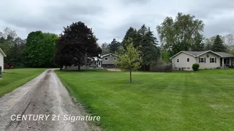 Exterior - 7385 Gillette, Flushing, MI 48433 photo 2 of 3
