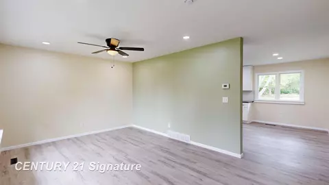 Living - 7385 Gillette, Flushing, MI 48433 photo 4 of 4