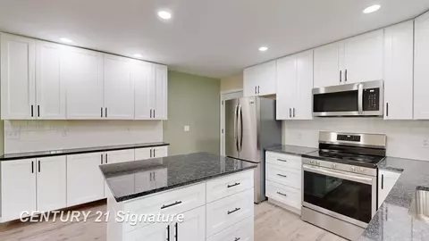 Kitchen - 7385 Gillette, Flushing, MI 48433 photo 3 of 5