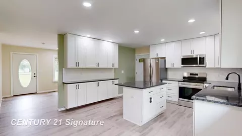 Kitchen - 7385 Gillette, Flushing, MI 48433 photo 1 of 5