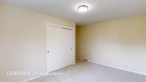 Bedroom - 7385 Gillette, Flushing, MI 48433 photo 3 of 5