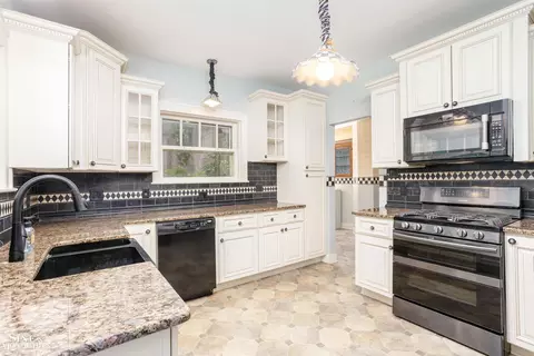 Kitchen - 1121 Buckingham, Grosse Pointe, MI 48230 photo 3 of 4