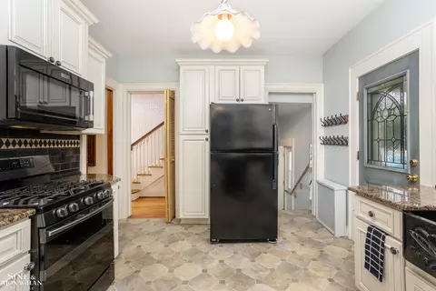 Kitchen - 1121 Buckingham, Grosse Pointe, MI 48230 photo 4 of 4