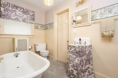 Bath - 1121 Buckingham, Grosse Pointe, MI 48230 photo 6 of 6