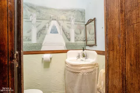 Bath - 1121 Buckingham, Grosse Pointe, MI 48230 photo 2 of 6