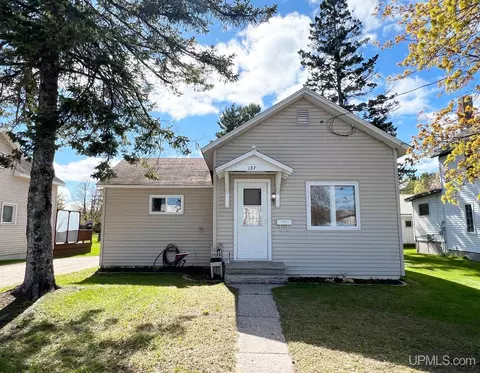 137 N Fifth, Manistique, MI 49854