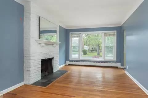 Living - 1433 Harvard, Grosse Pointe, MI 48230 photo 2 of 5