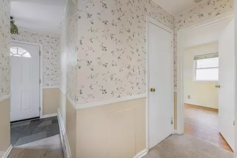 Entry Way - 1433 Harvard, Grosse Pointe, MI 48230 photo 2 of 3