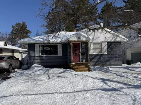904 W College, Marquette, MI 49855