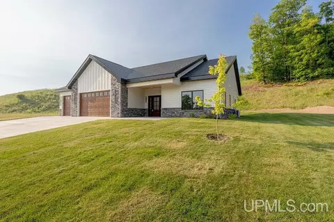 1026 Red Oak, Houghton, MI 49931