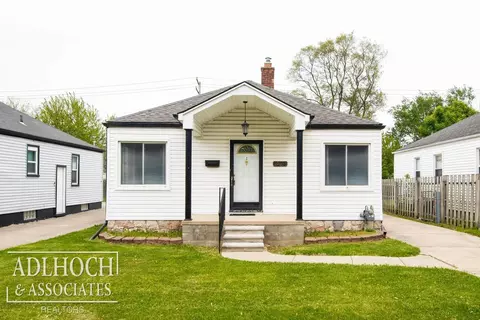 19351 Roscommon, Harper Woods, MI 48225