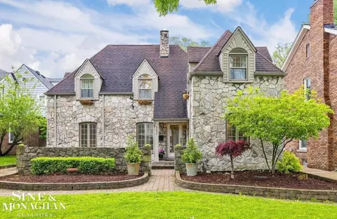 255 Lewiston, Grosse Pointe Farms, MI 48236