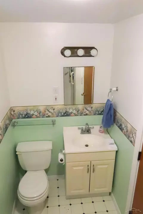 1443 E Brks, Midland, MI 48640 photo 12