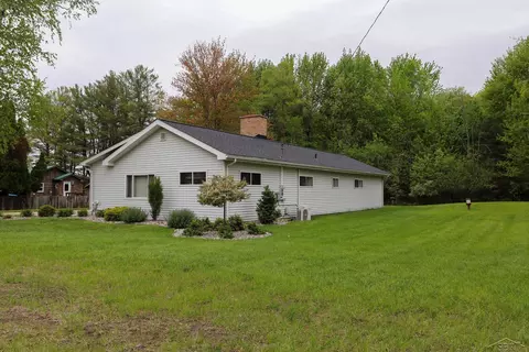 1443 E Brks, Midland, MI 48640 photo 2