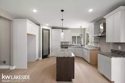 Kitchen - 24165 Tullymore, Macomb, MI 48042 photo 2 of 4