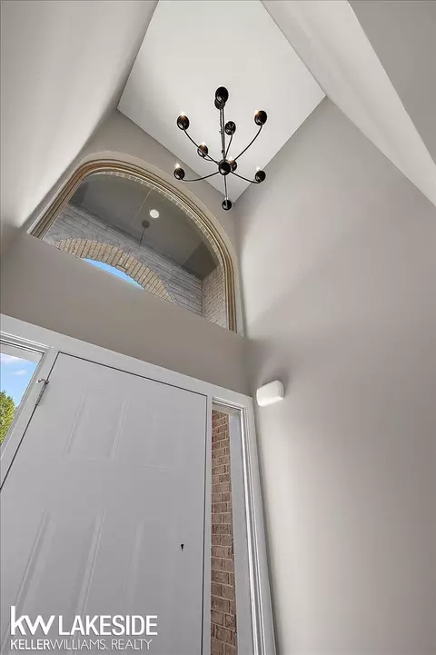 Entry Way - 24165 Tullymore, Macomb, MI 48042 photo 3 of 6