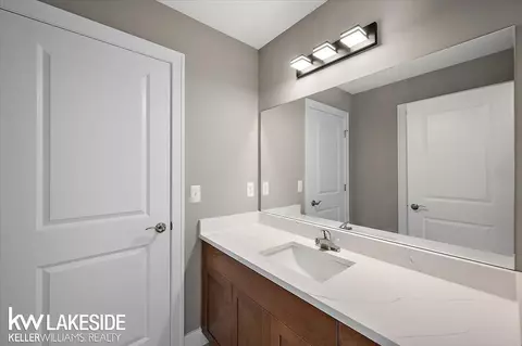 Bath - 24165 Tullymore, Macomb, MI 48042 photo 19 of 21