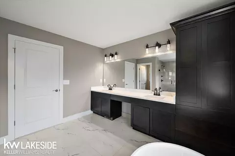Bath - 24165 Tullymore, Macomb, MI 48042 photo 11 of 21