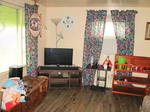 Living - 312 Leland, Flushing, MI 48433 photo 1 of 1