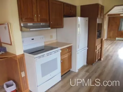 Kitchen - 602 W 5th, Rockland, MI 49960 photo 2 of 4