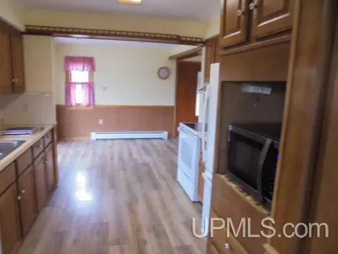 Kitchen - 602 W 5th, Rockland, MI 49960 photo 3 of 4