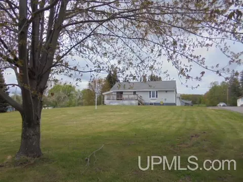 602 W 5th, Rockland, MI 49960
