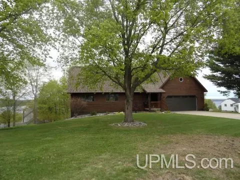 1417 Nestor, Munising, MI 49862