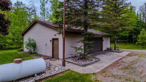 Exterior - 4158 Scott, Gladwin, MI 48624 photo 13 of 15