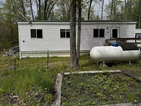 1220 Peasley, Harrison, MI 48625 photo 2