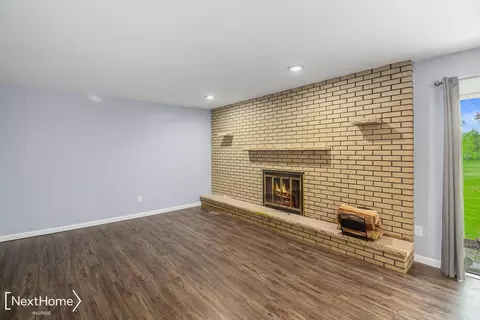 Living - 6476 Mount Morris, Mount Morris, MI 48458 photo 3 of 4