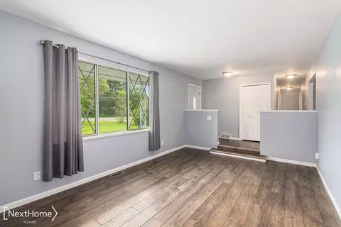 Living - 6476 Mount Morris, Mount Morris, MI 48458 photo 2 of 4