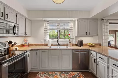 Kitchen - 431 Meadowbrook, Adrian, MI 49221 photo 5 of 7