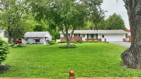 9352 N Saginaw, Mount Morris, MI 48458