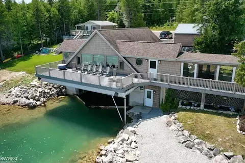 1422 Sims, De Tour Village, MI 49725