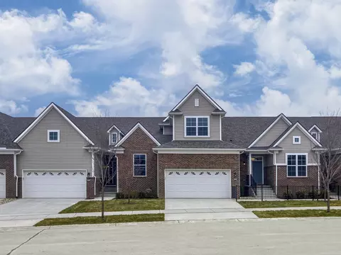 2215 Chase #102, Howell, MI 48855