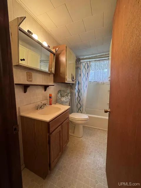 Bath - 336 E Broad, L'anse, MI 49946 photo 1 of 3