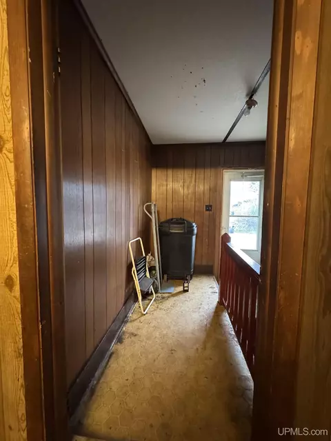 Entry Way - 336 E Broad, L'anse, MI 49946 photo 1 of 2