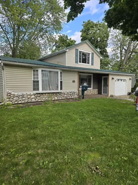 124 N Madison, Adrian, MI 49221 photo 2
