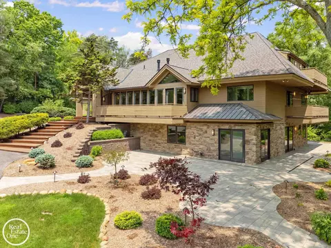 966 Pine Needle, Oakland Township, MI 48306